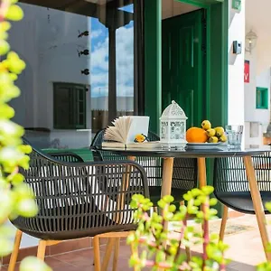 https://casa-puerto-del-carmen-lanzarote.in-canary-islands.com